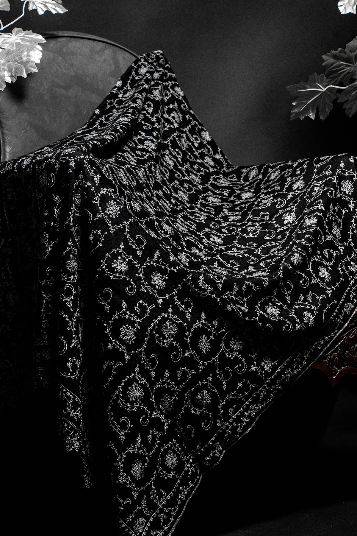Black Sozni Embroidered Jaaldar Pashmina Shawl