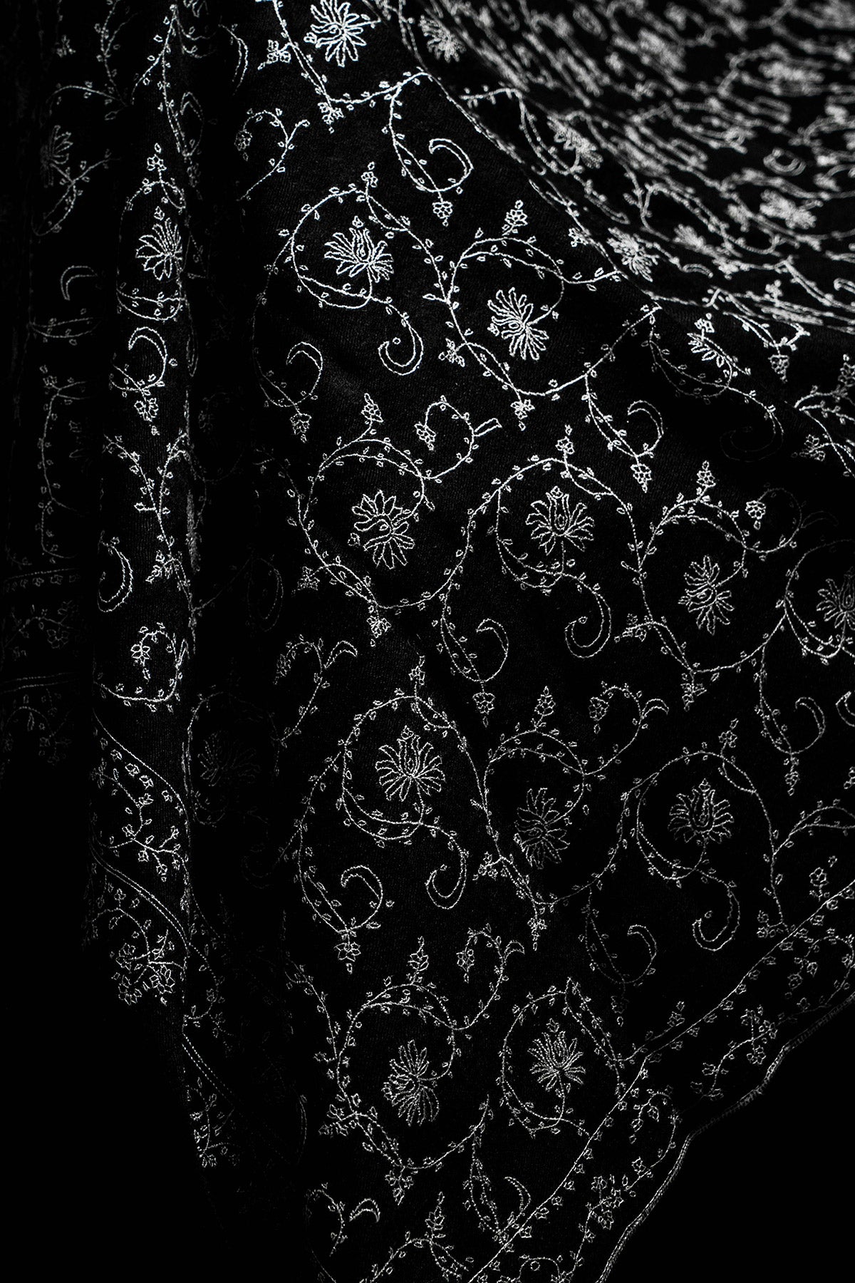 Black Sozni Embroidered Jaaldar Pashmina Shawl